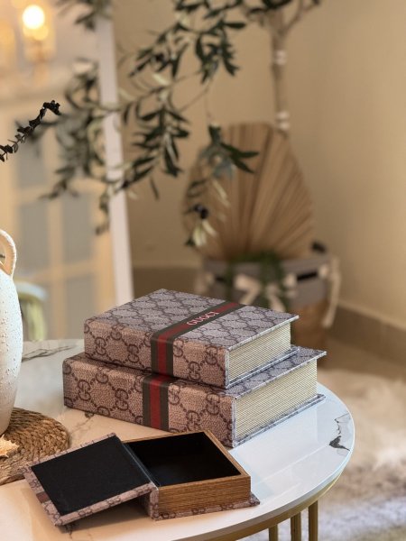 طقم ٣ كتب Gucci يستخدم ك صندوق
